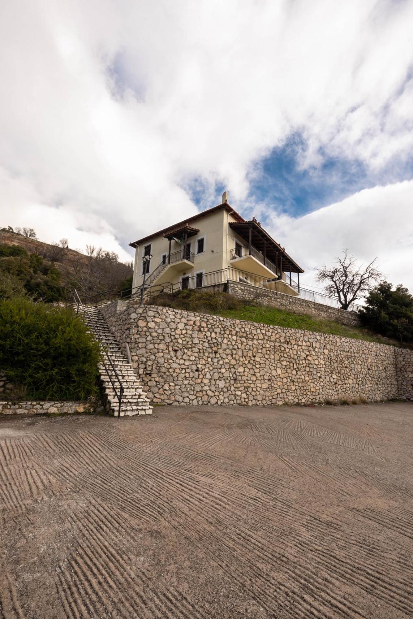 Meli Apartments Arachova Exteriör bild